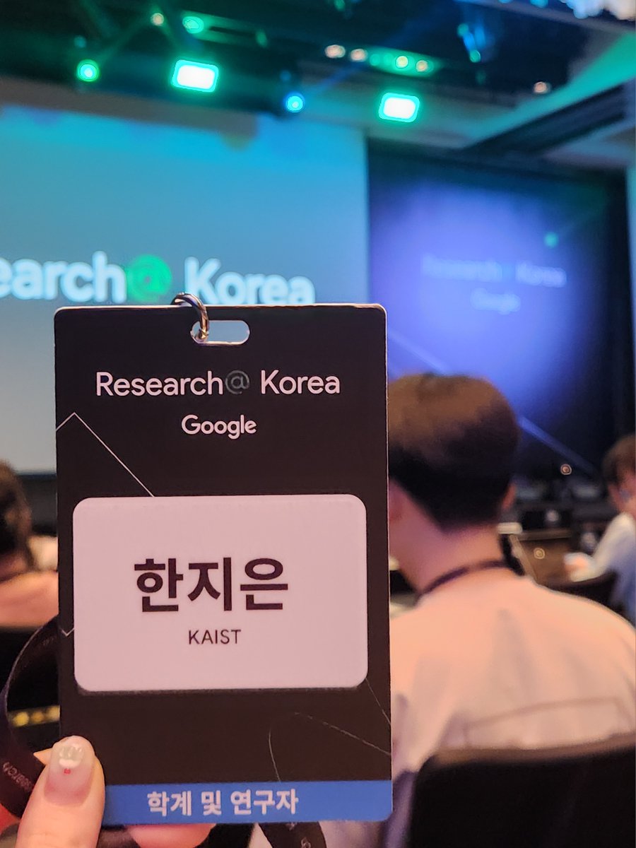z_eunie's tweet image. Our amazing research teams, @imjuhokim @aliceoh @hyunwoojkim, are collaborating with @Google to develop a cutting-edge personalized AI tutor over the next three years. 
Excited for incredible #AIEd collaboration bringing together #NLProc, #computervision, and #HCI perspectives!✨