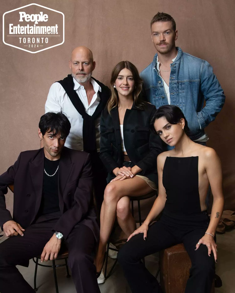 daisyejbrasil's tweet photo. Daisy Edgar-Jones com o elenco de "On Swift Horses" fotografados pela People durante o #TIFF24 https://t.co/GVVEVit5iv