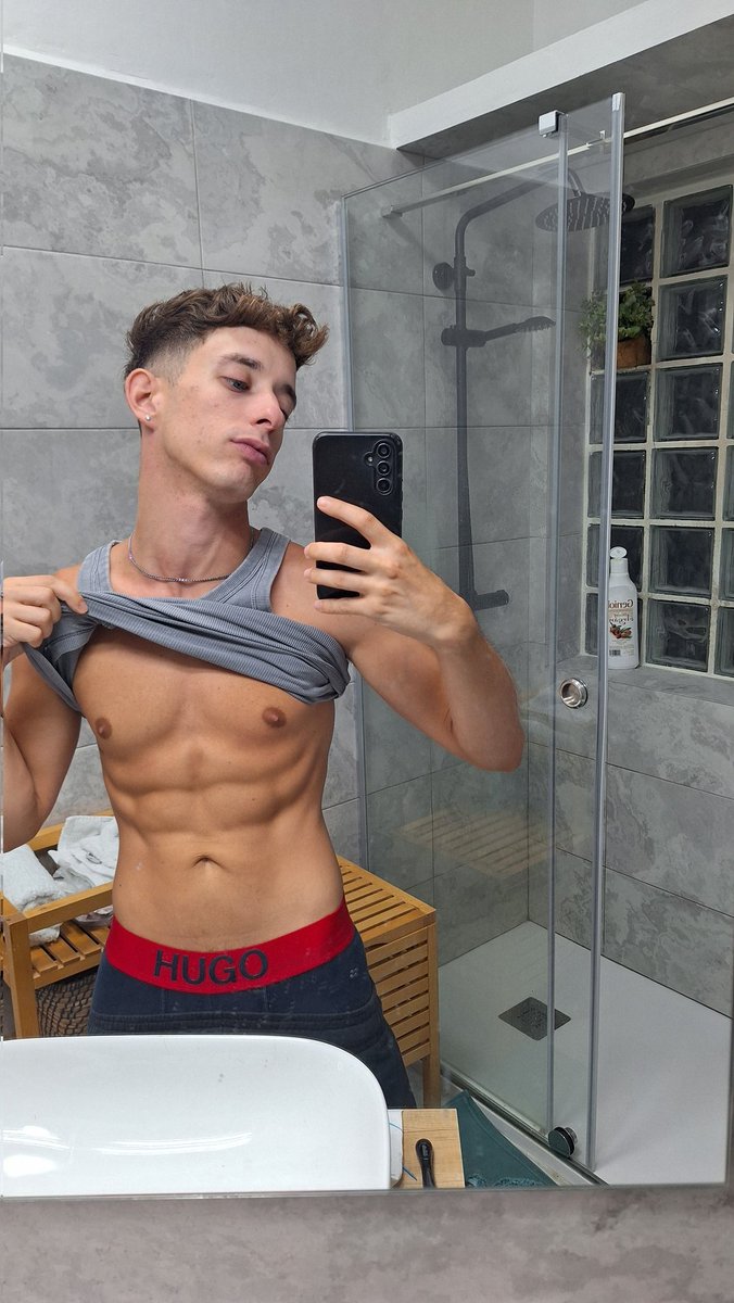 italy_twink00's tweet photo. @italy_twink00 RT or 🎁 to get a suprise in your DM 🍆😉 https://t.co/gwqEvtjoOW