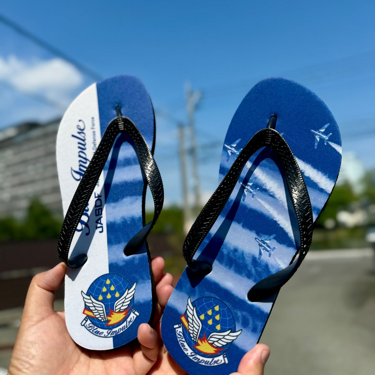 saga_pco's tweet photo. 【プレゼント第2弾】
／
10/5(土)
#ブルーインパルス #国スポ 開会式飛行記念！
#プレゼントキャンペーン 第２弾✈

ブルーインパルスビーチサンダルを
 #抽選 で1名に #プレゼント🎁 
＼
✈��募方法✈
1⃣佐賀地本@saga_pcoをフォロー
2⃣この投稿をリポスト 
当選者にはDMでお知らせします😊
〆切:9/20 https://t.co/VpJTVNtD95