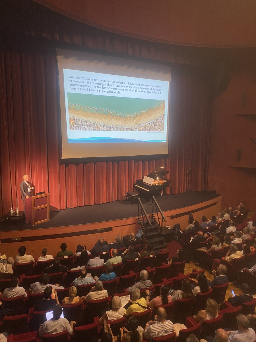 Se da inicio a la 38 International Conference on Coastal Engineering #ICCE2004 donde chile se hace presente con colegas de distintas universidades muchos de ellos parte de @cigiden