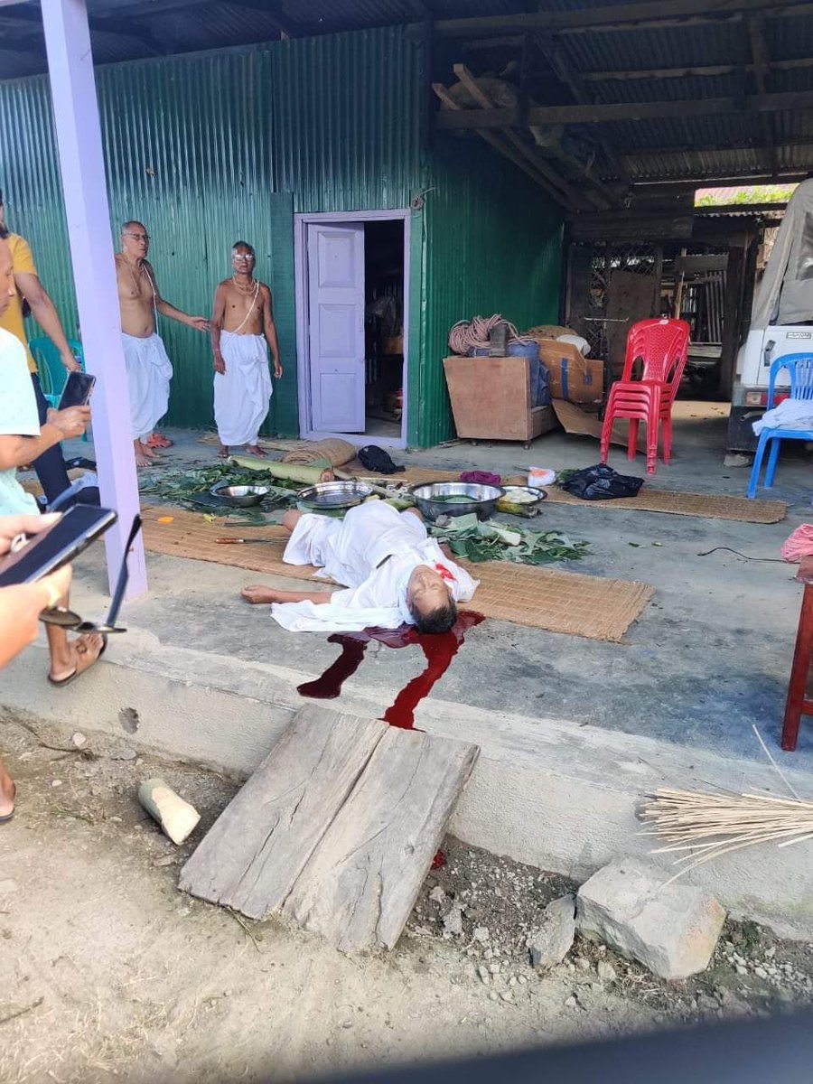 अंधभक्तों को बांग्लादेश की चिन्ता खाये जा रही थी…

मणिपुर पर कुछ भी नहीं बोलेंगे क्या?

मणिपुर में हिन्दू ख़तरे में नहीं हैं क्या?

तुम्हारी ये अंधभक्ति तुम्हारा देश खा जाएगी.

#ManipurCrisis #Manipur