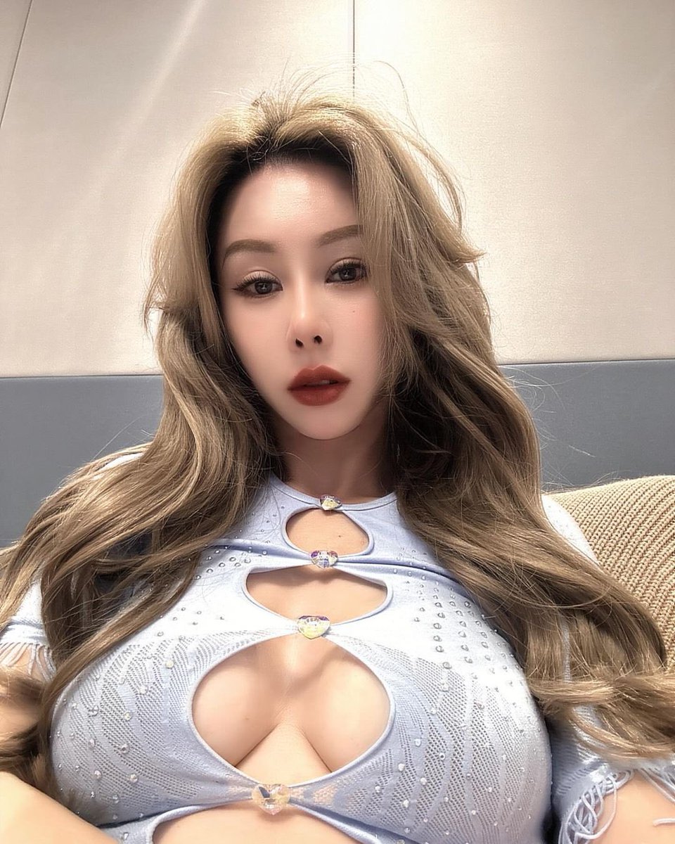 为了回馈现有的粉丝对我的支持！
凡是今天赞&amp;转截图发给我就可以进我福利群🌹
不收取任何费用，24h免费对我的粉丝们限时无门槛🏧进入，以后可观看所有视频和写真！
入口：t.me/Swagswagirl
暗号：粉丝福利群