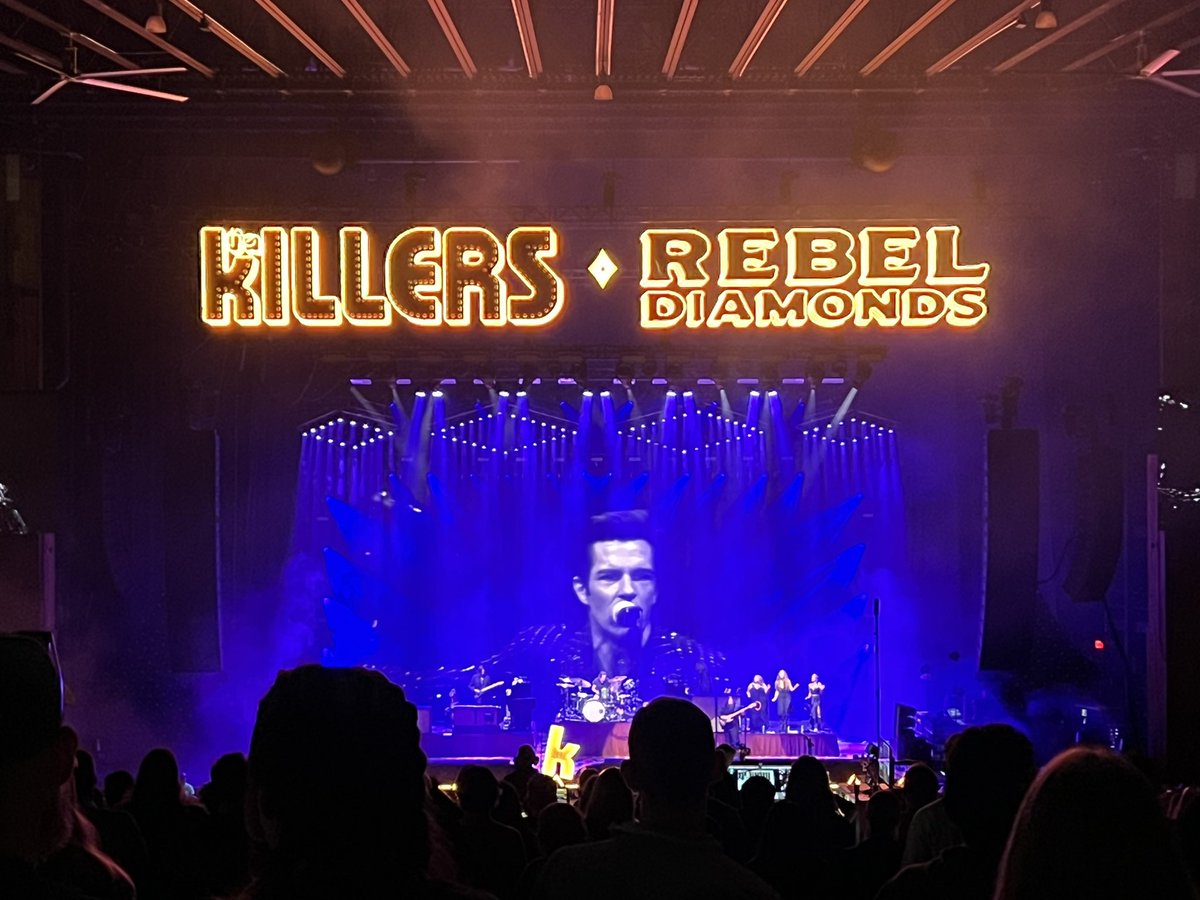 Brandon Flowers at Merriweather tonight once again proving he’s our greatest showman. The Killers rule