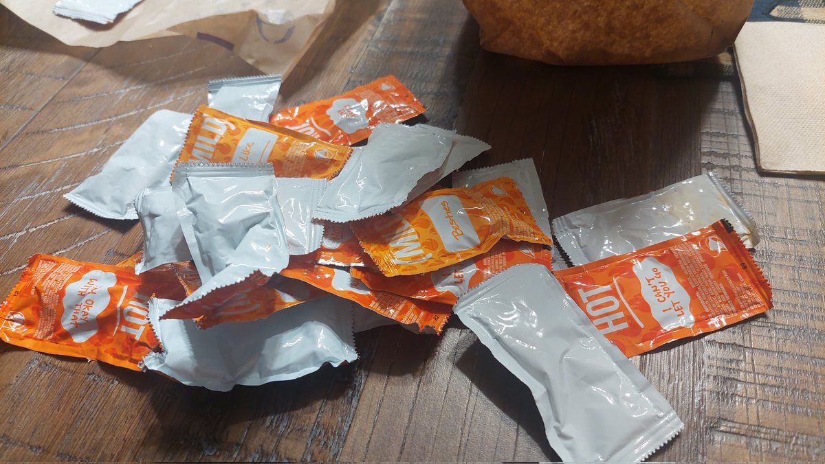 glile33's tweet photo. Dear @tacobell instead of wasting money, giving us 28 packets of sauce for 3 supreme tacos, maybe actually put meat in the dang taco #wheresthebeef #realitycheck https://t.co/pscqfd0bHs