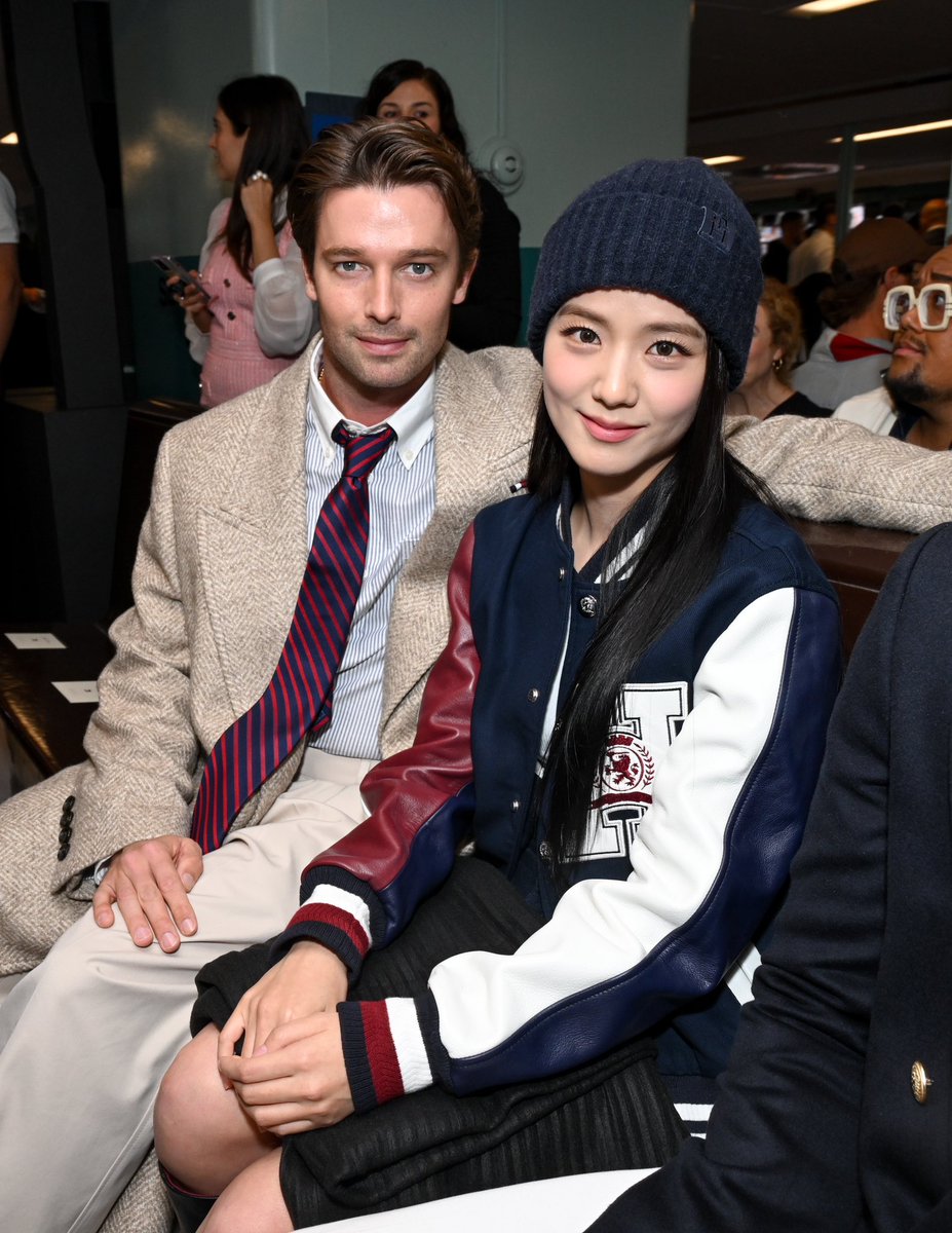 #PatrickSchwarzenegger and #Jisoo at the Tommy Hilfiger spring 2025 show...🗽🇺🇸❤️‍🔥 

#JISOOxTommyHilfigerSS2 
<a href="/officialBLISSOO/">BLISSOO</a> <a href="/TommyHilfiger/">Tommy Hilfiger</a>