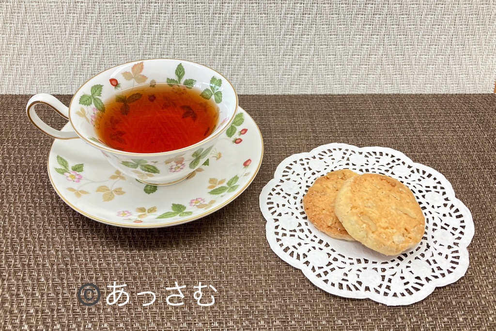 meowbow_tea's tweet photo. おはようございます!
今日は「JAF TEA」でスタート✨
クルミ入りのクッキーとペアリングしました😁
ウェッジウッドのワイルドストロベリーは
使えば使うほど好きになる不思議な茶器です🥰
#JAFTEA
#紅茶に合うお菓子
#meowbow紅茶日記 https://t.co/LBOqfiP9cC