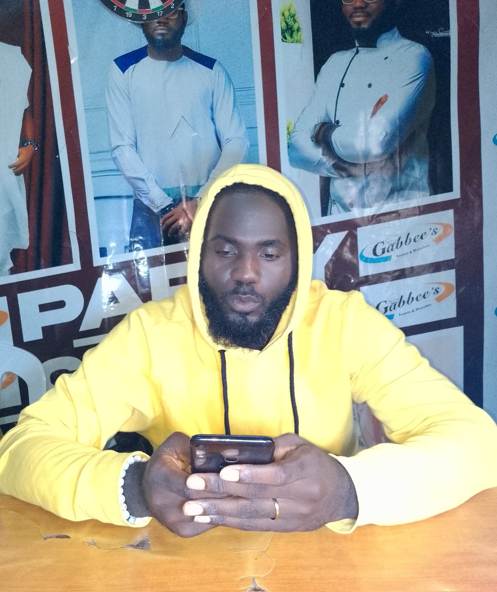 Why you go dey call human being "Your addiction"? Wetin do Igbo, alcohol or mastur...🙄

#gabbee