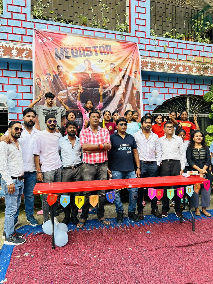 Ranchi Akkians (@ranchiakkians) on Twitter photo बच्चे हर साल <a href="/akshaykumar/">Akshay Kumar</a> sir आपके
जन्मदिन का इंतजार करते हैं और हम सब जाकर आपका bdy उनके साथ मनाते हैं
वो पूछते हैं सर कब आएंगे,हम कहते हैं सर ने ही भेजा है आपके लिए <a href="/RanchiAkkians/">Ranchi Akkians</a> celebrated your birthday in orphanage distributed cakes sweets sports kit &other essential item बच्चे हर साल <a href="/akshaykumar/">Akshay Kumar</a> sir आपके
जन्मदिन का इंतजार करते हैं और हम सब जाकर आपका bdy उनके साथ मनाते हैं
वो पूछते हैं सर कब आएंगे,हम कहते हैं सर ने ही भेजा है आपके लिए <a href="/RanchiAkkians/">Ranchi Akkians</a> celebrated your birthday in orphanage distributed cakes sweets sports kit &other essential item