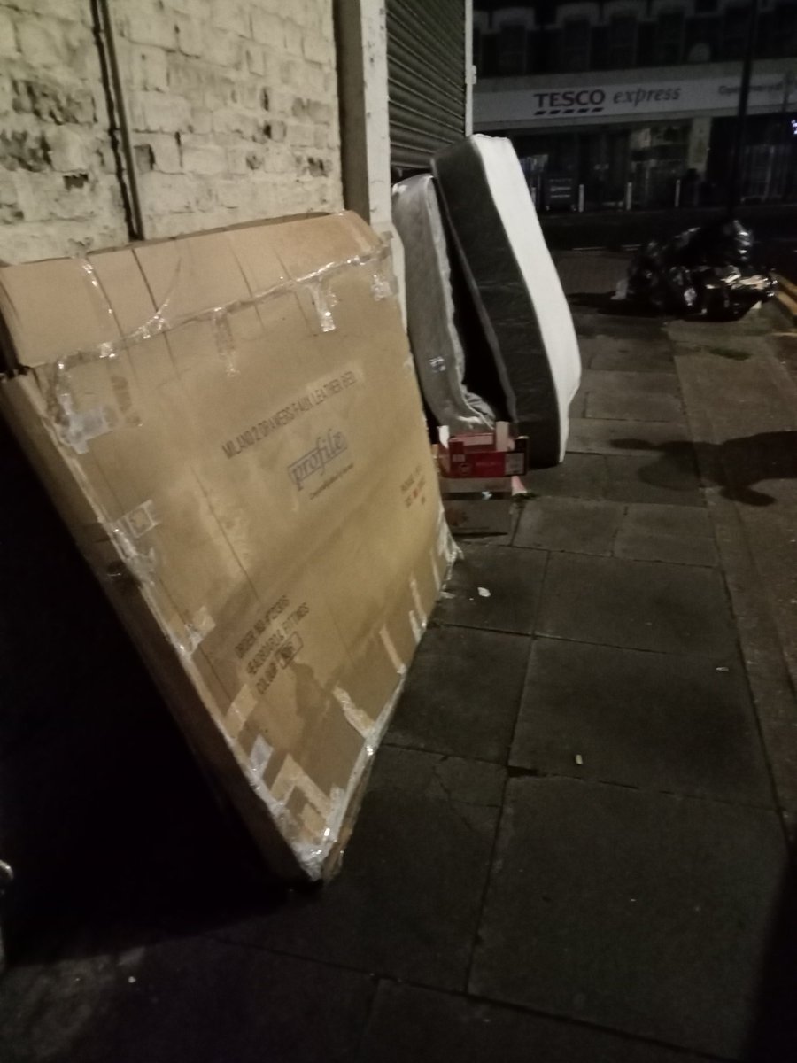 #newhamisashithole Top of FIfth Avenue Manor Park this morning, fucking disgusting.