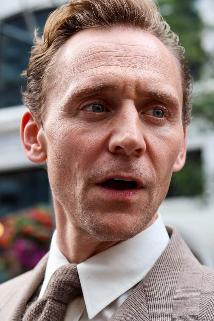 TomHidFansLATAM's tweet photo. Nuevo‼️
Más fotos de Tom en el #TIFF2024 🥰💖
#tomhiddleston #thelifeofchuck #twhiddleston #chuckkrantz #tiff2024 #hiddlesmile #tiff #ifitbleeds #torontofilmfestival https://t.co/Ya3GidpQEF