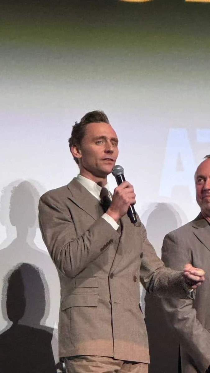 TomHidFansLATAM's tweet photo. Nuevo‼️
Las fotos de Tom en el #TIFF2024 siguen saliendo 🤎
#tomhiddleston #thelifeofchuck #twhiddleston #chuckkrantz #tiff2024 #hiddlesmile #tiff #ifitbleeds #torontofilmfestival https://t.co/ZB8H3a4VDB