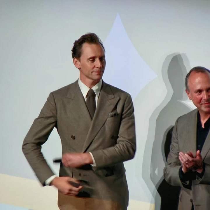 TomHidFansLATAM's tweet photo. Nuevo‼️
Las fotos de Tom en el #TIFF2024 siguen saliendo 🤎
#tomhiddleston #thelifeofchuck #twhiddleston #chuckkrantz #tiff2024 #hiddlesmile #tiff #ifitbleeds #torontofilmfestival https://t.co/ZB8H3a4VDB