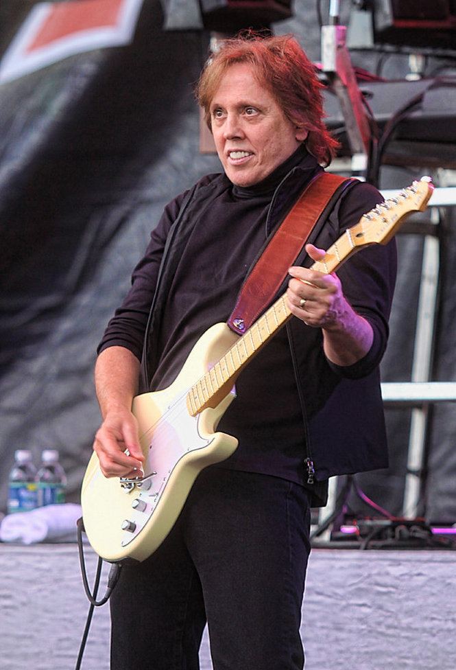 MaxxGhe's tweet photo. 09/09/1950.
Nasce a Santa Cruz, in California, John McFee, chitarrista/violinista dei Doobie Brothers.
Long Train Running: https://t.co/vLshXnunUt
Listen To The Music: https://t.co/EYFIAD1Vh4
China Groove: https://t.co/PNYi9uSDon
#JohnMcFee #DoobieBrothers https://t.co/pasro91PVe