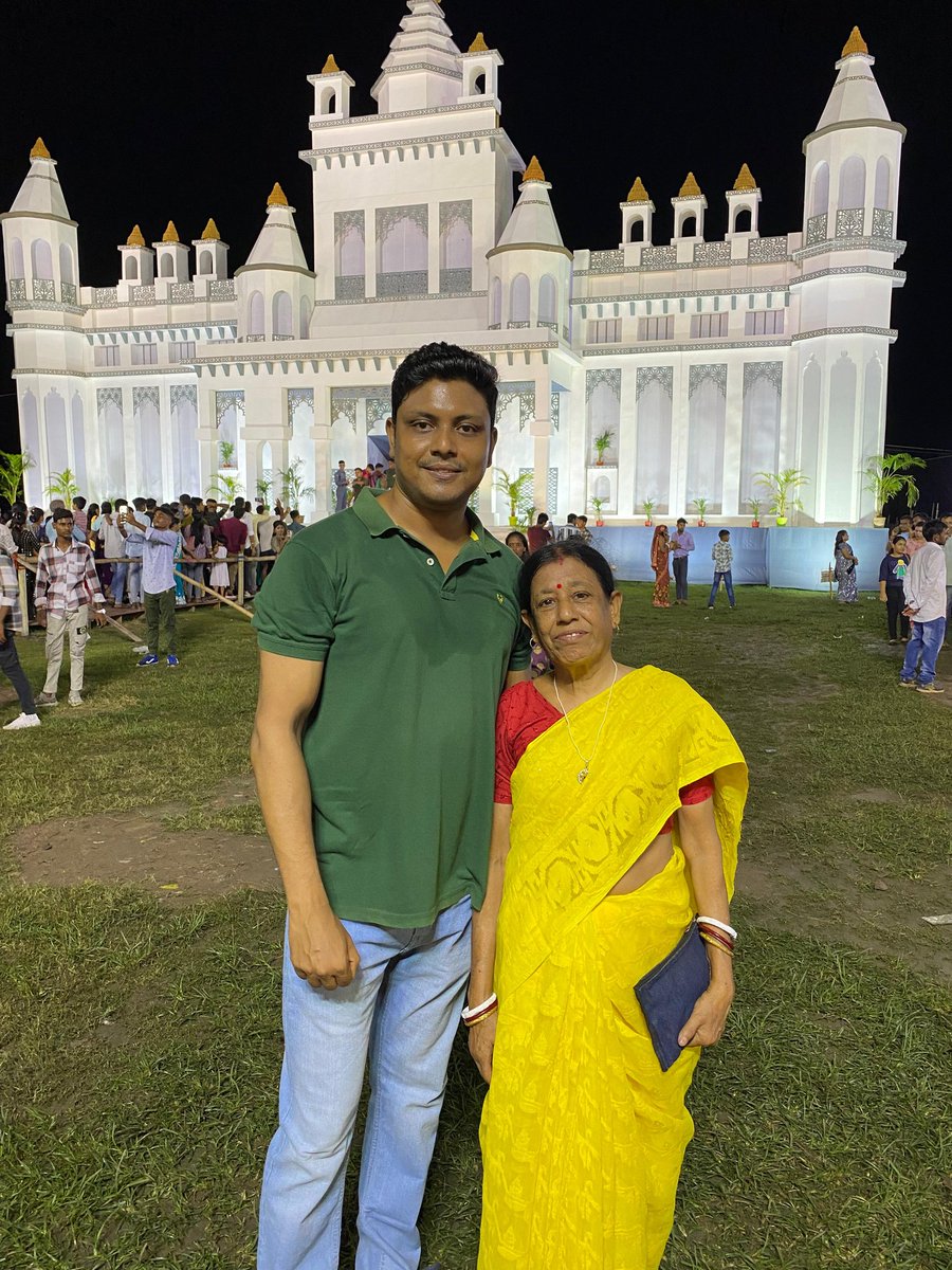 debjit_banerjee's tweet photo. Ganesh Chaturthi with family ❤️❤️❤️ https://t.co/joyzTJxW3O
