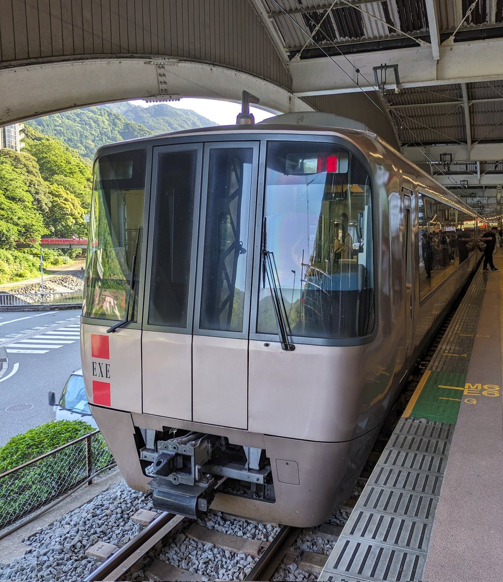 ntv_tetsudobu's tweet photo. 【速報！】
小田急電鉄発表
2029年3月運行開始目指し
新型ロマンスカーの設計に着手。

車両デザインには
株式会社COA一級建築士事務所が
参加。車両設計は日車。

未リニューアルEXEの代替、
引退VSEの後継との位置づけに。

#小田急 #小田急電鉄 #ロマンスカー #新型ロマンスカー #日テレ鉄道部 https://t.co/6nI9evsb6s