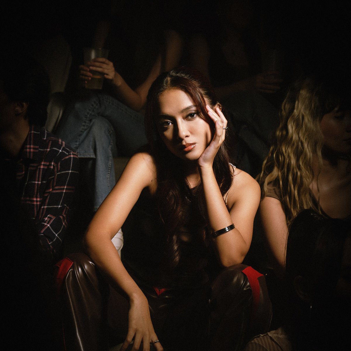 Bandwagon (@bandwagonasia) on Twitter photo Rahmania Astrini shows off slick dance moves, channels 2000s R&B on 'LOVE ME LIKE YOU' — watch
bandwagon.asia/articles/rahma…
<a href="/WarnerMusicID/">WarnerMusicID</a> Rahmania Astrini shows off slick dance moves, channels 2000s R&B on 'LOVE ME LIKE YOU' — watch
bandwagon.asia/articles/rahma…
<a href="/WarnerMusicID/">WarnerMusicID</a>