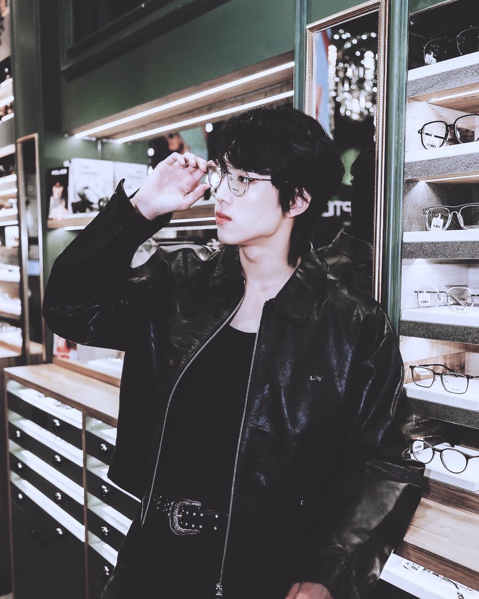 bnnleaff's tweet photo. หล่อมากแบบจะบ้าจะบ้าจะบ้าจะล่าแบ้
อยากให้ลูกค้าเข้าอลันเยอะๆๆๆๆจะตามไปเหมาาาาาาาาา
#PolicexBUS
#PoliceLifestyle #PoliceEyewearTH #AudacityWanted
#KTOPTIC
#TeamKTOPTIC
#EyelinkVision #ALANpasawee
#BUSbecauseofyouishine
#ALANpasawee https://t.co/tPzMMsDmaZ