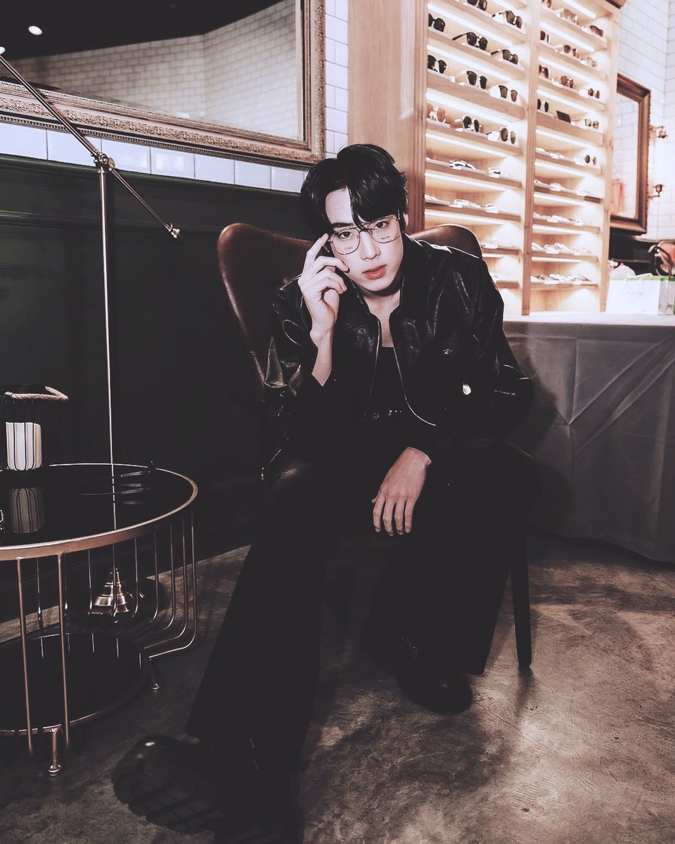 bnnleaff's tweet photo. หล่อมากแบบจะบ้าจะบ้าจะบ้าจะล่าแบ้
อยากให้ลูกค้าเข้าอลันเยอะๆๆๆๆจะตามไปเหมาาาาาาาาา
#PolicexBUS
#PoliceLifestyle #PoliceEyewearTH #AudacityWanted
#KTOPTIC
#TeamKTOPTIC
#EyelinkVision #ALANpasawee
#BUSbecauseofyouishine
#ALANpasawee https://t.co/tPzMMsDmaZ