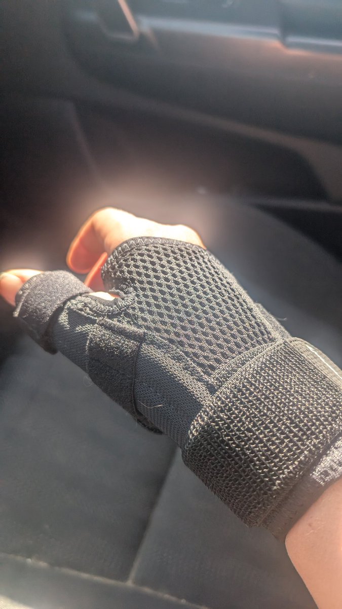 TanyaMMDash's tweet image. Sooo oppps I did this last Weekend, fell onto my hand with my full weight on cement while carrying 2 eggs. 
The good news is:
I didn't break the eggs &amp;amp; I didn't break the hand just badly sprained it.
A week or two and it should be good as new. 
#sprained #oops #wristbrace