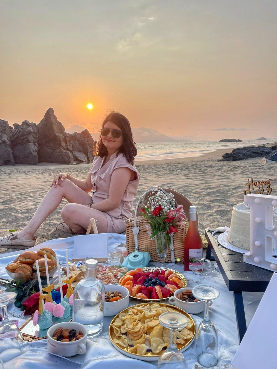 Perfectitud's tweet photo. Previas a mi cumple...🩵🌊🎉
Con las chicas 😍
Gracias por ser parte de este bonito momento, a todas y por materializar en mis locuras... 💫✨🫶
#septiembre
.
.
.
#girl #hb #picnic #beachday #sun #SeptemberVibes #Feliz #friends #mar #wine #sunsetlive2024 https://t.co/BtUuFRIwc6