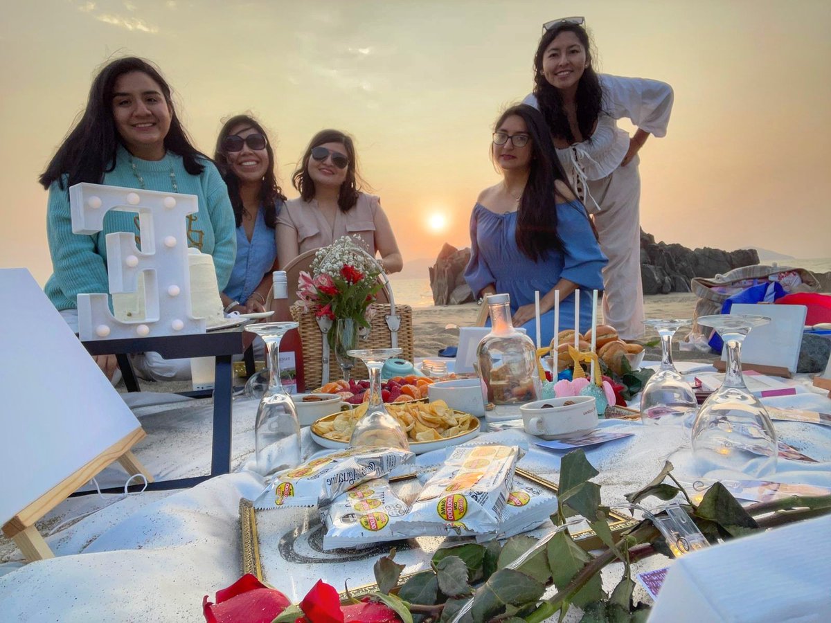 Perfectitud's tweet photo. Previas a mi cumple...🩵🌊🎉
Con las chicas 😍
Gracias por ser parte de este bonito momento, a todas y por materializar en mis locuras... 💫✨🫶
#septiembre
.
.
.
#girl #hb #picnic #beachday #sun #SeptemberVibes #Feliz #friends #mar #wine #sunsetlive2024 https://t.co/BtUuFRIwc6
