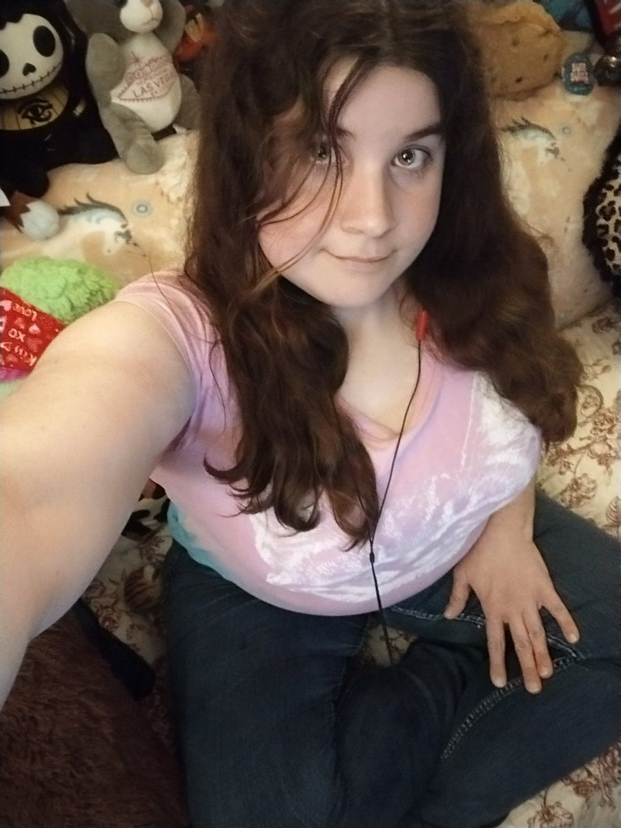 RachaelSadlier's tweet photo. Hope you Wonderful Guys are doing Fantastic 🤩☺️ 
#me #selflove #selfie #leo #selca  #hair #brunette #myface #face #hairdown #body #BodyPositive #bodypositivity #kitty #tshirt #bootcutjeans  #OOTD https://t.co/6AXGXyRfQ8