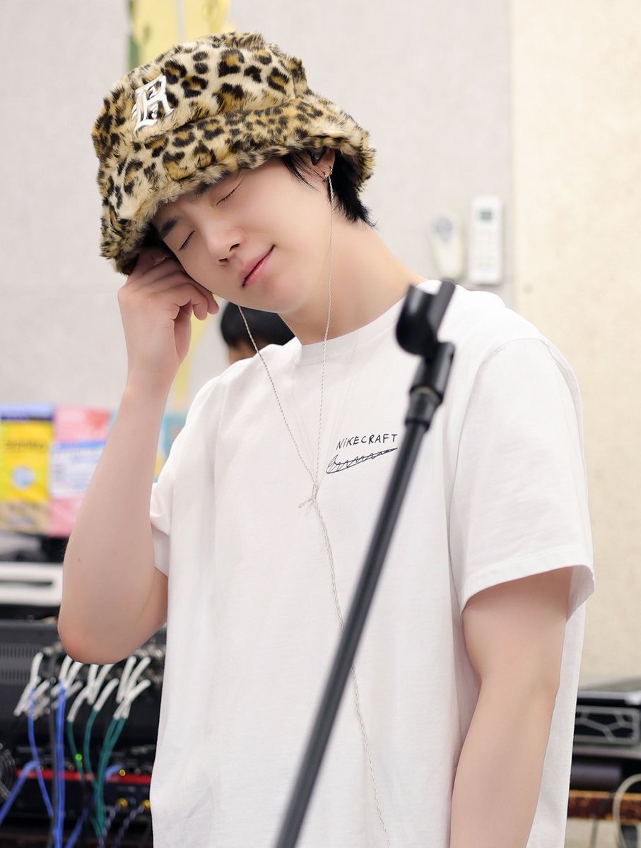 we will always be behind you

BTS IS SEVEN
누가 뭐래도 방탄=7
#BTSisSeven  
#SugaStays 
#ARMYStandsWithSuga 
#ArmyShieldsBTS 
#YoongiNeverWalksAlone