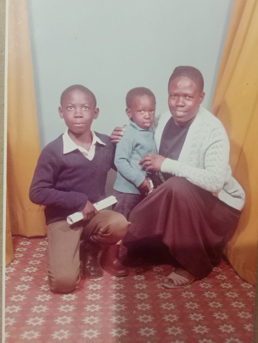 GhettoRadio895's tweet photo. "Stevo akiwa mtoto wa kwanza alikua anapakata wadogo wenzake" Dorothy Kweyu, Mama Stevo
#BringBackStevo
#Brekko https://t.co/SgSxJajaSS