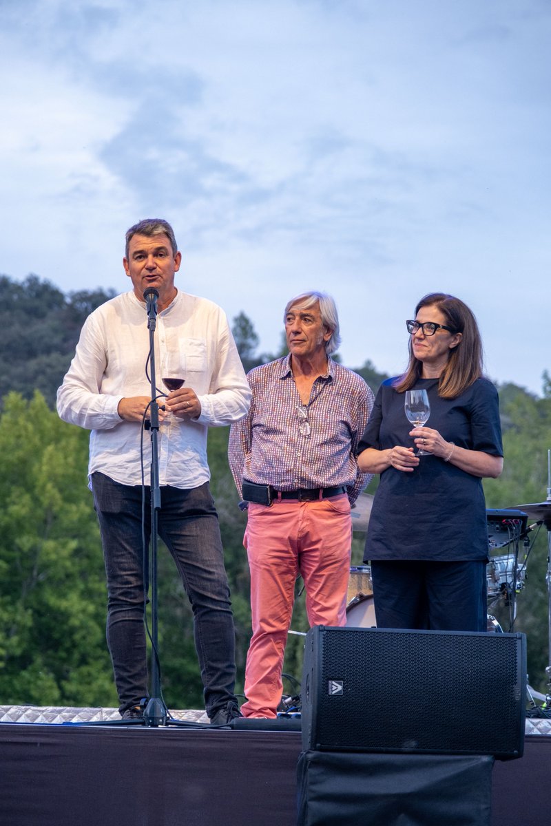 DOP_Siurana's tweet photo. 📷 El maridatge del vi i l'oli al Priorat ens ve com anell al dit per parlar del camp, de la terra i també del @festival_terrer. Dissabte passat, Mas de Sant Marcell va acollir un vespre màgic maridat amb oli d'oliva verge DOP Siurana.

#OOVE #DOPSiurana #SocSiurana #Terrer https://t.co/ZrEh0KavHy