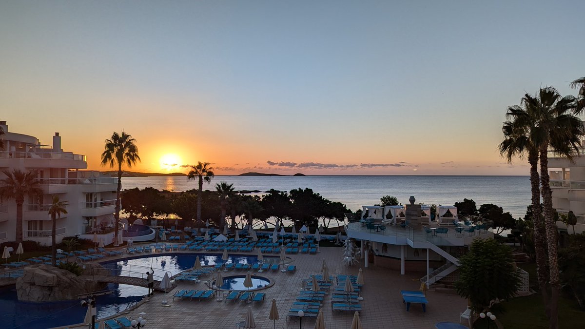 ahachete's tweet image. Good morning! Today @pg_ibz kicks off!

Can&apos;t wait to meet you all and enjoy #Postgres talks and the best vibes in the beautiful island of #Ibiza

#PGIBZ2024