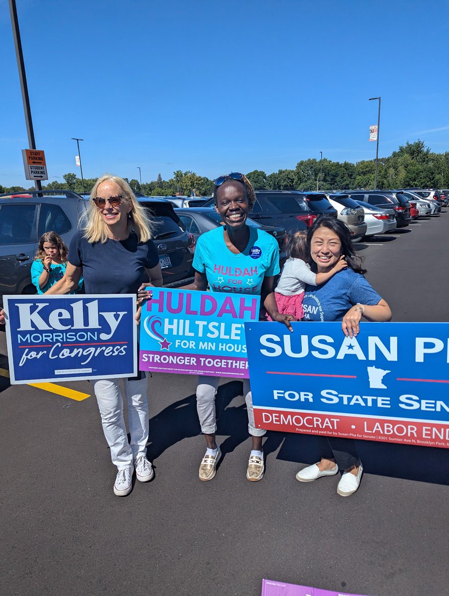 Huldah4House's tweet image. CD3 was well represented at the Osseo Roar Days parade! @Morrison4MN, @KristinBahnerMN, @SusanPhaSenate and Tekoa Cochran for Osseo School Board, Keith Tate for Osseo School Board, Kelsey Dawson Walton for Osseo School Board!