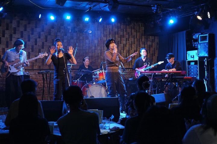 Emilly_nagoya's tweet image. 2024.9.7(SAT.)Live at TOKUZO
"Emilly × Penguinrush × SOWA 3 MAN LIVE SHOW

ありがとうございました！
また来年も互いにパワーアップした姿を見せあえるようにEmillyも頑張っていきたいと思います🙌

thx
@_penguinrush_ 
@ImaikeTokuzo 
@2828sowa