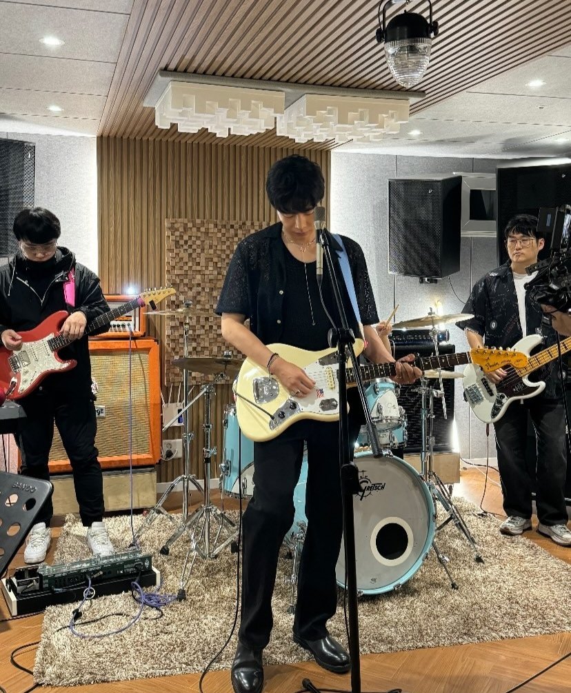 minkifilms's tweet photo. well damn minki that’s a CRAZY body proportion https://t.co/0ZQRCIZ3Bc