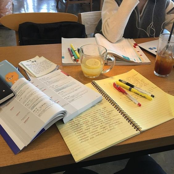 pilatesgirly's tweet photo. study mess https://t.co/Mo2Hg52WEo