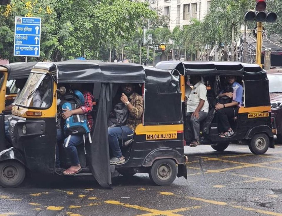 bhaumikgowande's tweet photo. Pod taxis and shared rickshaws both carry 6 passengers. The only difference? Shiny glass cabins &amp; an elevated corridor. Why not use that corridor for 7m electric buses that move 35 people at a time? Waiting to see the 'study' that chose POD taxis for 5-6 lakh BKC commuters! https://t.co/8GBaGqmEmX
