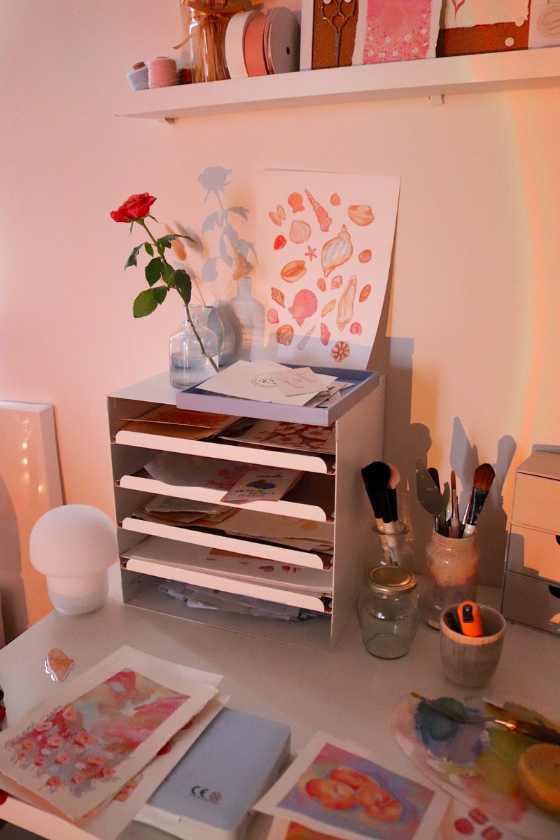 The studio is very cozy lately- Coco agrees 🥹🐾