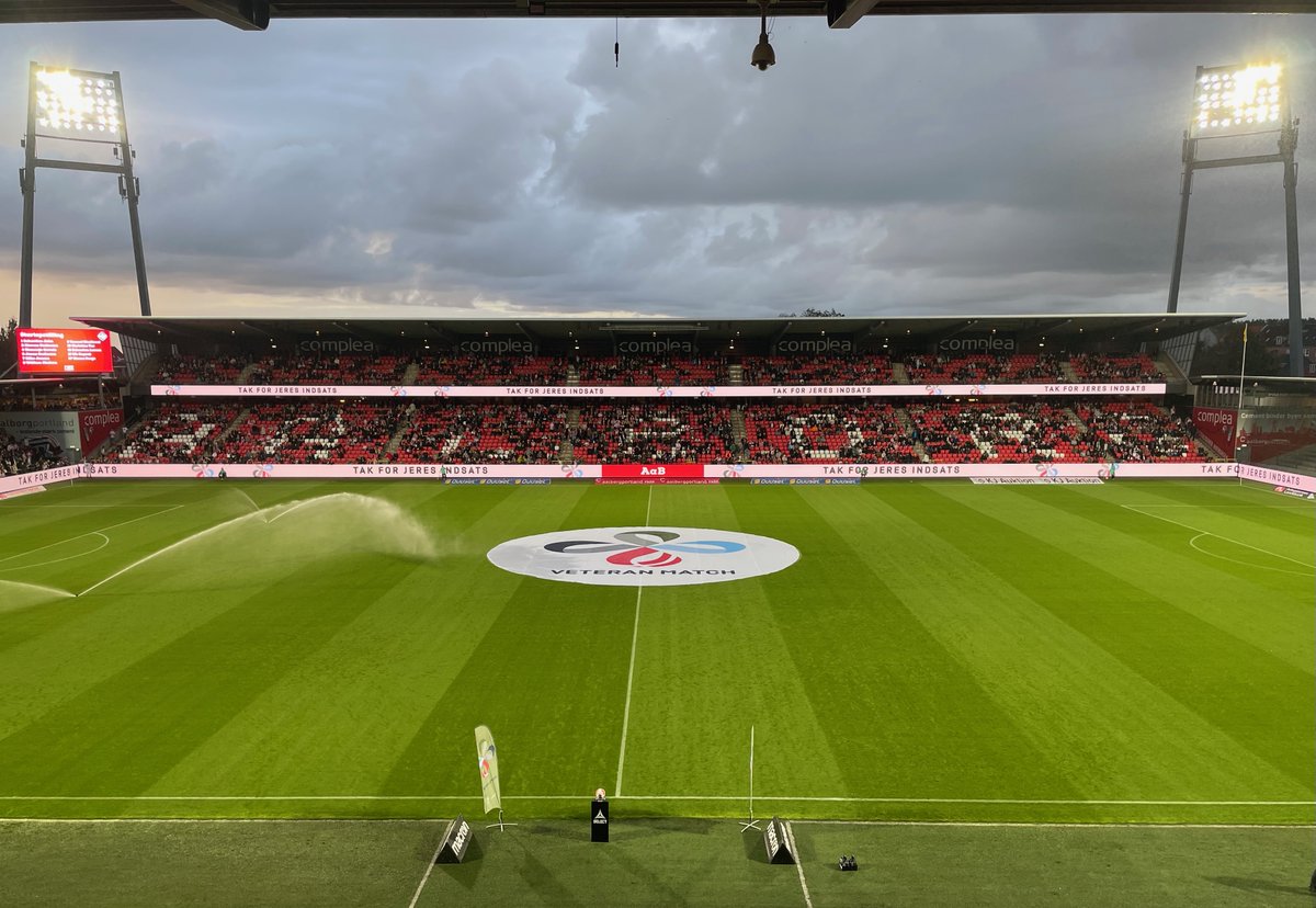 AaB hylder danske veteraner fredag aften

Sammen med DIF Soldaterprojekt fra <a href="/DIFidraet/">DIF - Bevæger Danmark</a> og Aalborg Kommune holder vi Veteran Match på fredag for at hylde danske krigsveteraner: aabsport.dk/nyheder/2024/s…

#AaB #SuperAaB #sldk