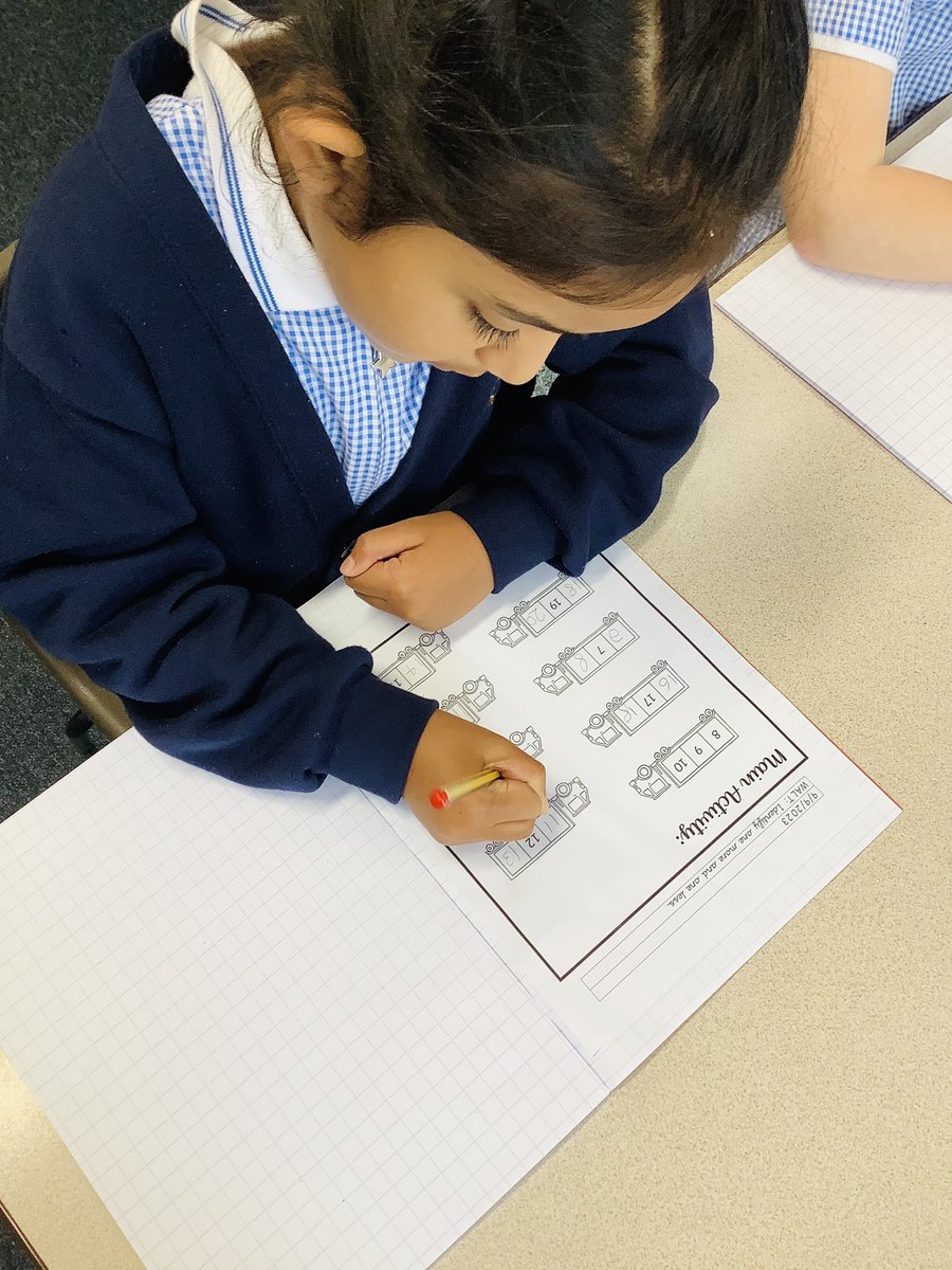 Today in Maths we looked at identifying one more and one less than a given number 🧮