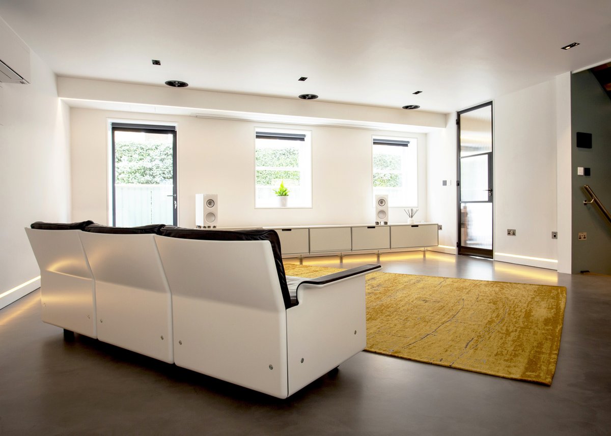 Good company

A three-seater 620 sofa sharing a lounge with an row of elegant 606 cabinets, neatly semi-wall mounted beneath the windows.

Dieter Rams designed the 620 Chair Programme as a modular kit of parts in 1962.

Configure your 620 chair or sofa at: vitsoe.com/620