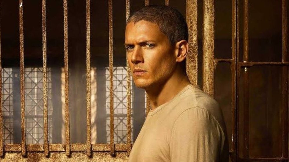 HaberKupur's tweet photo. Dünyanın en iyi dizileri belirlendi:

📌1 Breaking Bad
📌2 Band of Brothers
📌3 Chernobyl
📌4 The Wire
📌5 Avatar: The Last Airbender
📌6 Game of Thrones
📌7 The Sopranos
📌8 Attack on Titan
📌9 Rick and Morty
📌10 The Twilight Zone
📌11 Sherlock
📌12 Bleach: Thousand-Year Blood War
📌13 Fullmetal Alchemist: Brotherhood
📌14 Better Call Saul
📌15 The Office
📌16 Arcane
📌17 Firefly
📌18 Hunter x Hunter
📌19 Batman: Animated Series
📌20 Only Fools and Horses
📌21 Friends 
📌22 Prison Break
📌23 How ı meet your mother
📌24 Doctor Who
📌25 True Detective