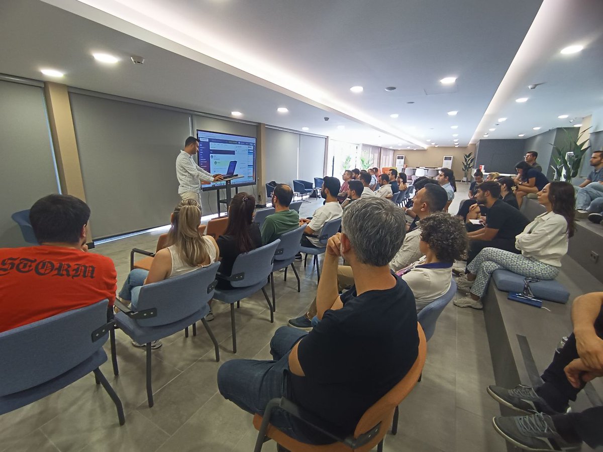 GLOBALNETcomtr's tweet image. #Bitrix24 Eğitimlerimiz hızla devam ediyor 🚀 GLOBALNET olarak Bitrix24 CRM eğitimlerimizle müşterilerimize dijital dönüşüm yolculuklarında destek oluyoruz! ✨
İşte eğitimlerimizden bazı kareler!
#GLOBALNET #CRM #DijitalDönüşüm #İşSüreçleri  #Teknoloji