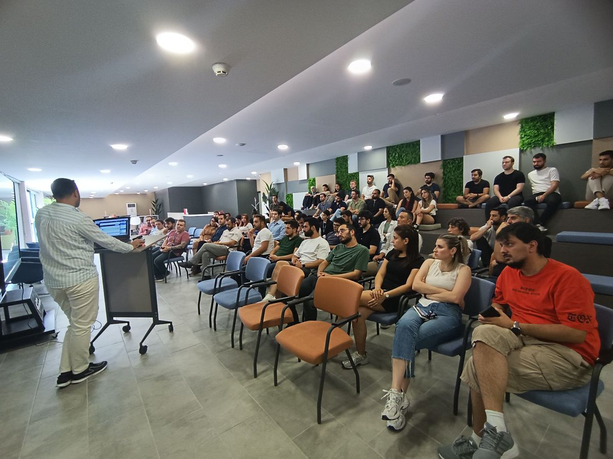 GLOBALNETcomtr's tweet image. #Bitrix24 Eğitimlerimiz hızla devam ediyor 🚀 GLOBALNET olarak Bitrix24 CRM eğitimlerimizle müşterilerimize dijital dönüşüm yolculuklarında destek oluyoruz! ✨
İşte eğitimlerimizden bazı kareler!
#GLOBALNET #CRM #DijitalDönüşüm #İşSüreçleri  #Teknoloji
