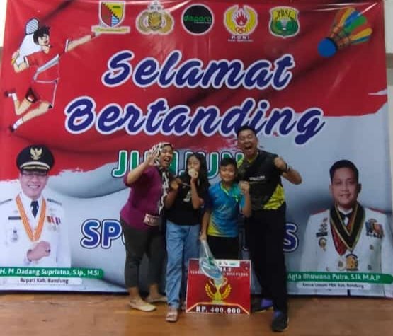 28Bohel's tweet photo. Alhamdulillahi rabil alamiin ya Allah, 2buah hati'quw Azahwa K.R.S. &amp; Zubair M.A.R.S. naik podium pada Kejuaraan Bupati Cup Th. 2024 sesuai dengan olahraga yg ditekuninya masing-masing yaitu Renang &amp; Bulutangkis... 🤲🤲😁😁 https://t.co/kLfpC1H8jY