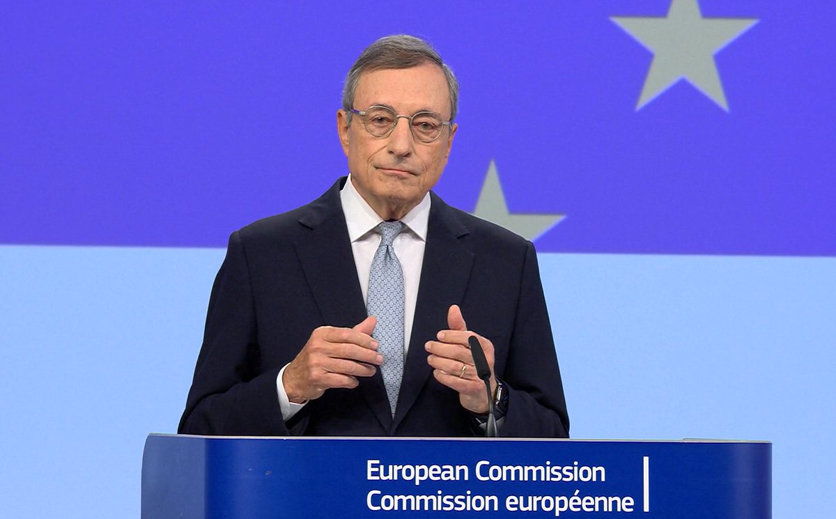 🚨 Gloves are off: Mario Draghi blasts EU tech laws for hampering innovation and imposing "ex-ante" practices to avert "potential yet undetermined risks," like the AI Ac.

"With this legislation we've given ourselves, we're actually self-defeating, we're killing our companies."