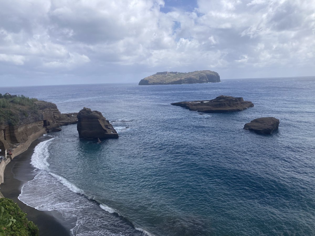 StefanoFerraina's tweet photo. Be prepared. Brain dynamics is emerging in Ventotene. Aneis 2024 school is starting. https://t.co/kWkGAGeSbu. @meekeee @G_Bardella35 @EBRAINS_eu @SapienzaRoma https://t.co/txlC1WWNlj