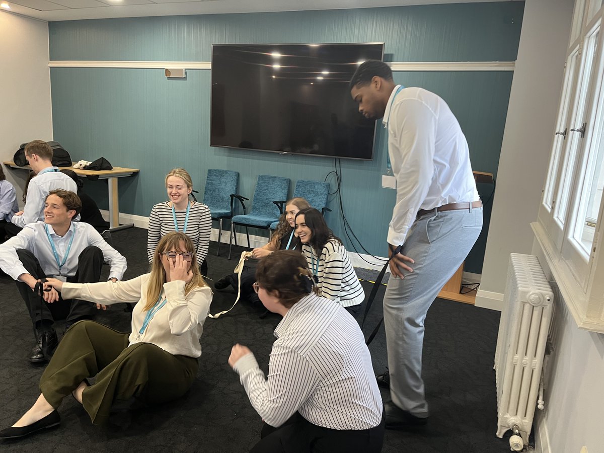pdemergtalent's tweet photo. We are currently getting our new Fast Streamers to do some fun group exercises to introduce the basics of Project Delivery. @faststreamuk #AskaFastStreamer #Growlikenowhereelse https://t.co/8HxWVHioWA