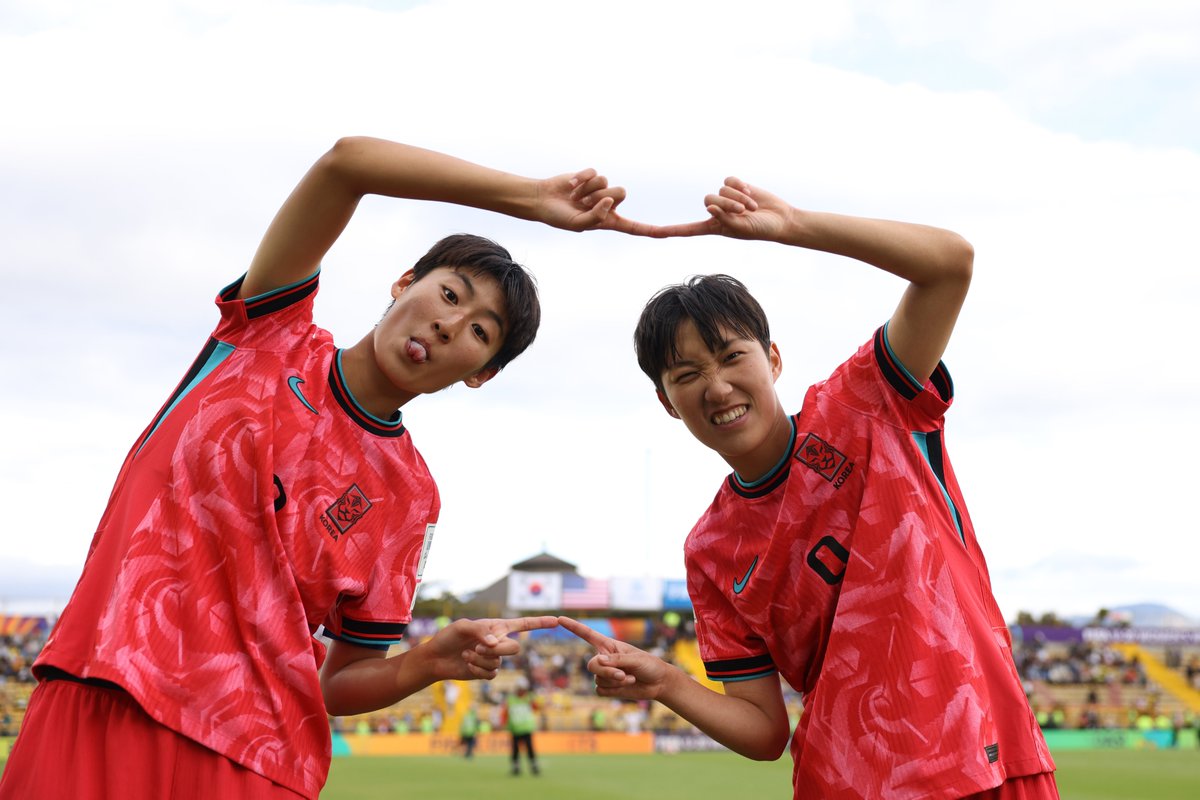 FIFAcom's tweet photo. Four special moments from the #U20WWC group stage! 📸 https://t.co/VoKTwVkLc4