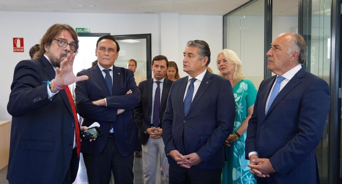 aemprende's tweet image. 💥Hoy! Inauguramos nuevo #CADEAlgeciras @cadecadiz ⤵️ 

〽️@antoniosanz @InteriorJunta
〽️@GoVillamandos y @javiergonzalEsp @UniversidadAnd
〽️@MercedesColomb1 @CadizJunta
〽️José Ignacio Landaluce @aytoalgeciras
〽️@daniescacena, nuestro director general
〽️Mª Isabel Paredes @EducaAnd