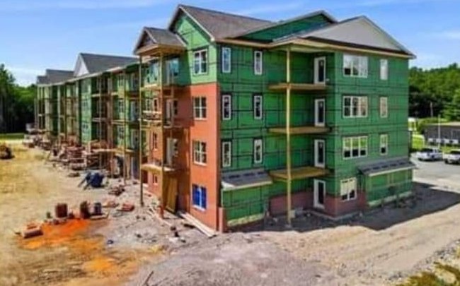 Auburn, Maine -
Androscoggin County -
*Fourth Alarm Fire*
138 Mt Auburn Avenue, overnight fire involving an apartment complex under construction.
Mutual Aid was requested from Oxford and Cumberland Counties. #MEFire
Photo credits, Auburn FD, North Yarmouth FD